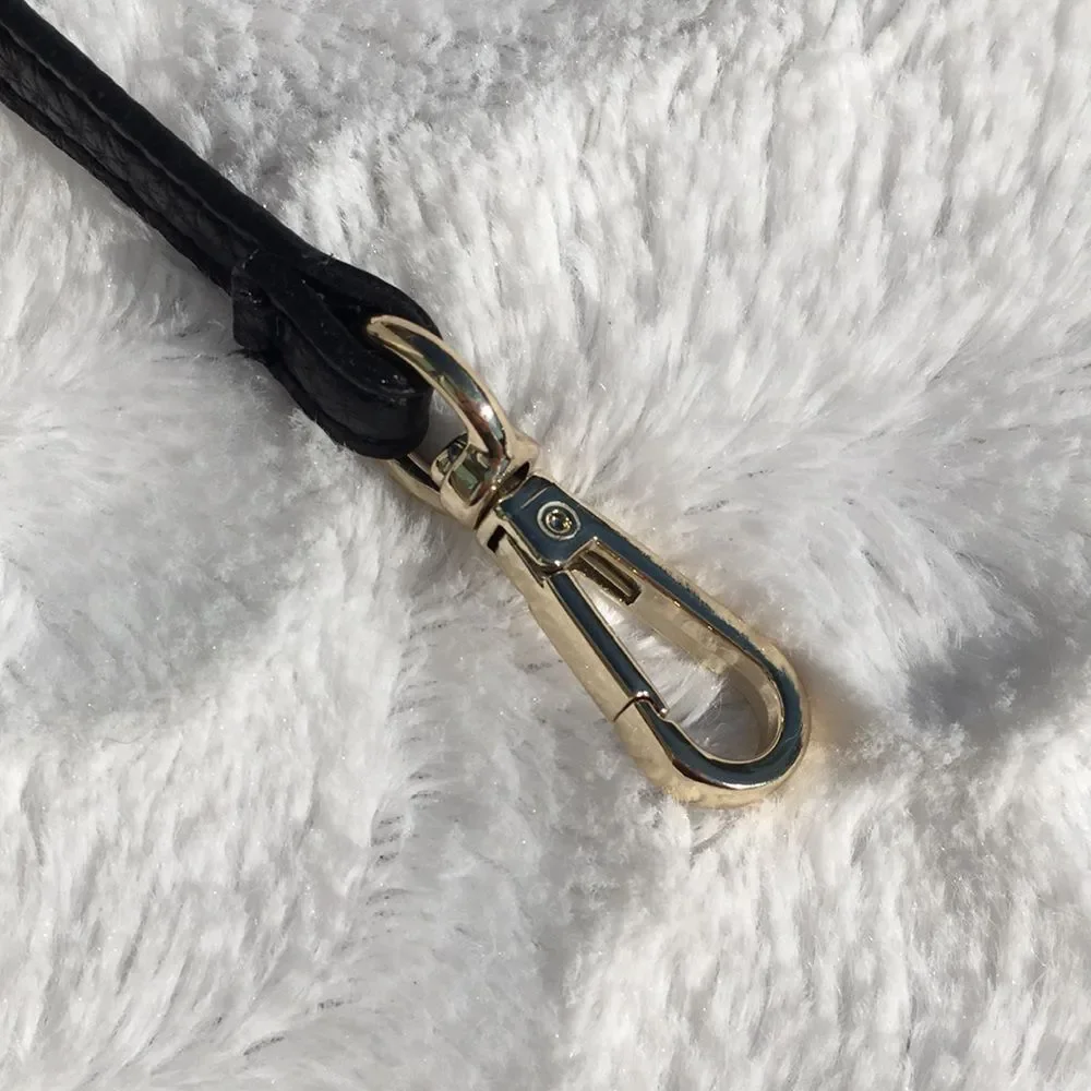 NWOT Victoria’s Secret XOXO red wristlet - Picture 8 of 9